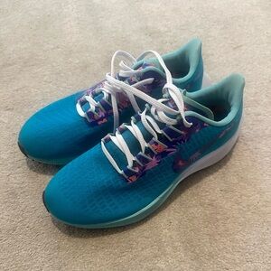 Women’s Size 8 Sneakers